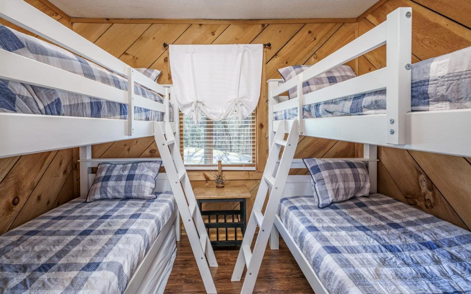 Ferienhaus Wooded Bliss Hot Tub Single Level With No Steps Rocking Chairs And Wooded Views