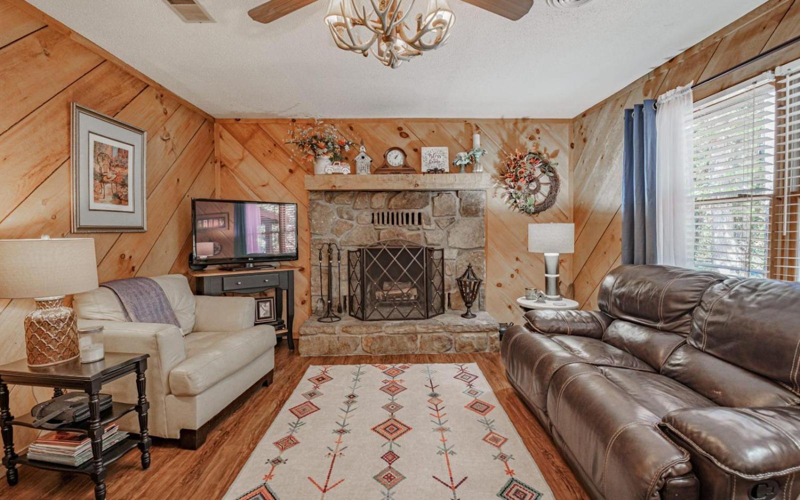 Ferienhaus Wooded Bliss Hot Tub Single Level With No Steps Rocking Chairs And Wooded Views Pigeon Forge